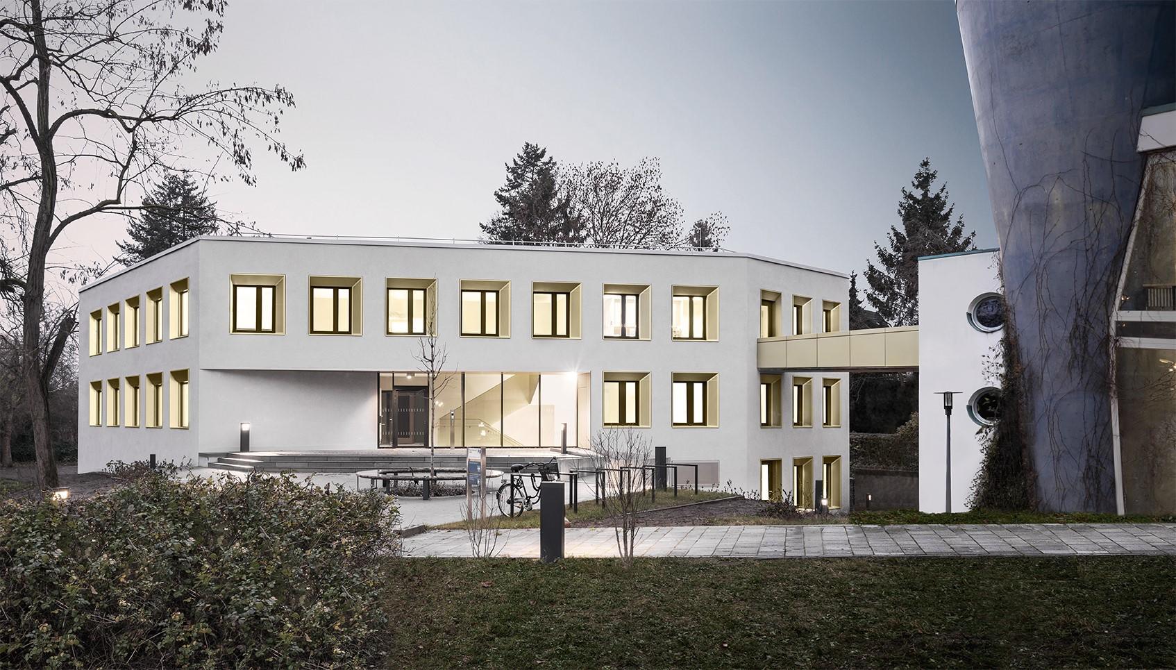 Clustergebäude (Otto-von-Simson-Straße 15)